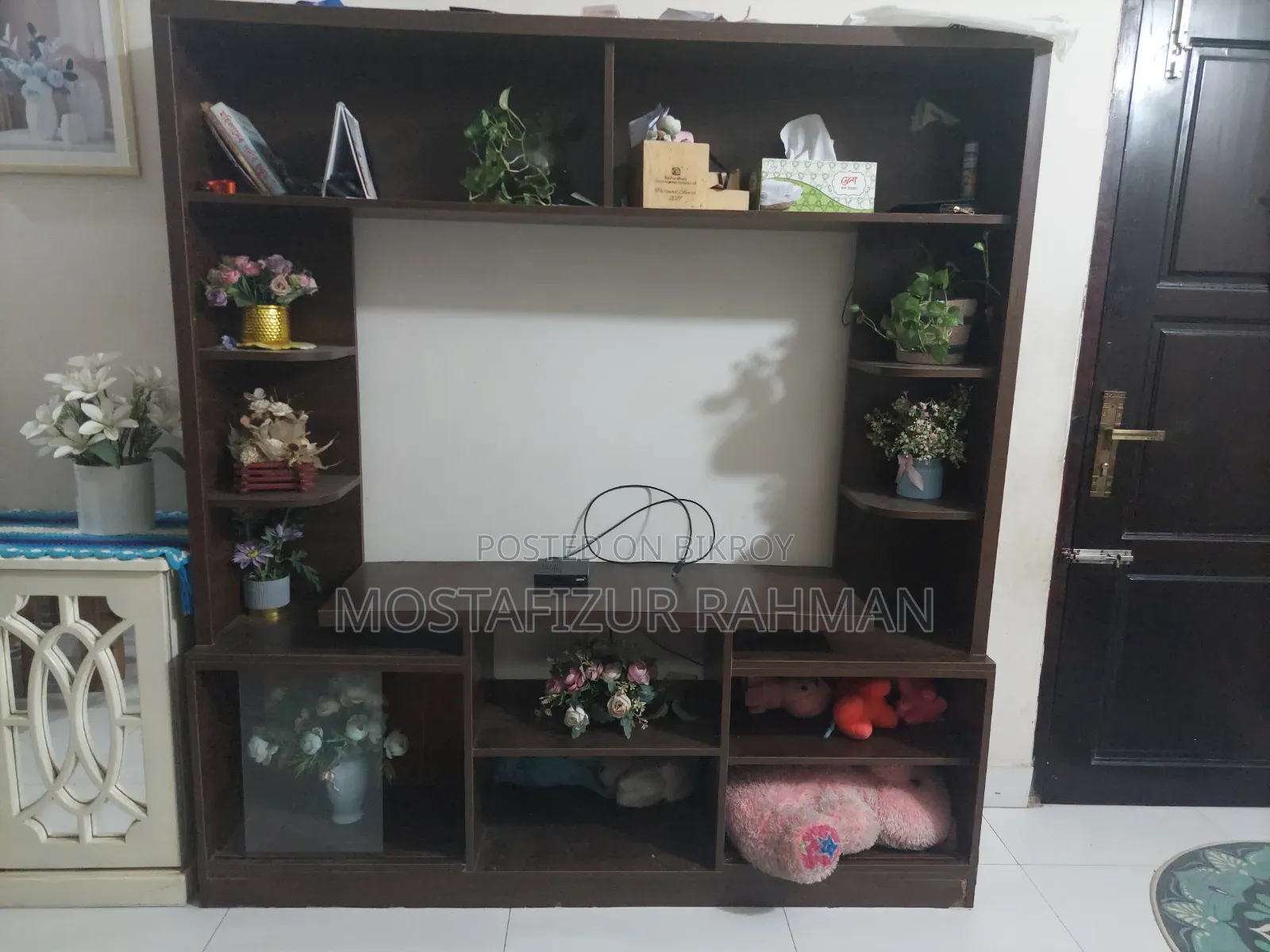 টিভি ক্যাবিনেট