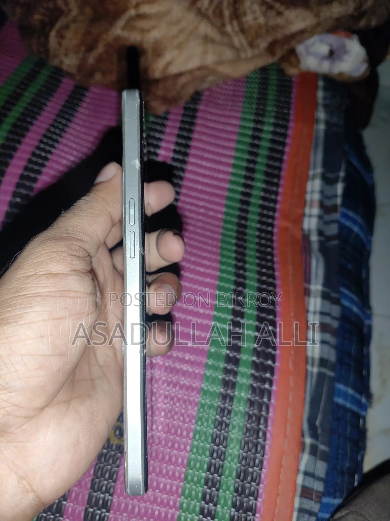 অপ্পো রেনো৮ ৫জি ১২৮ জিবি সাদা