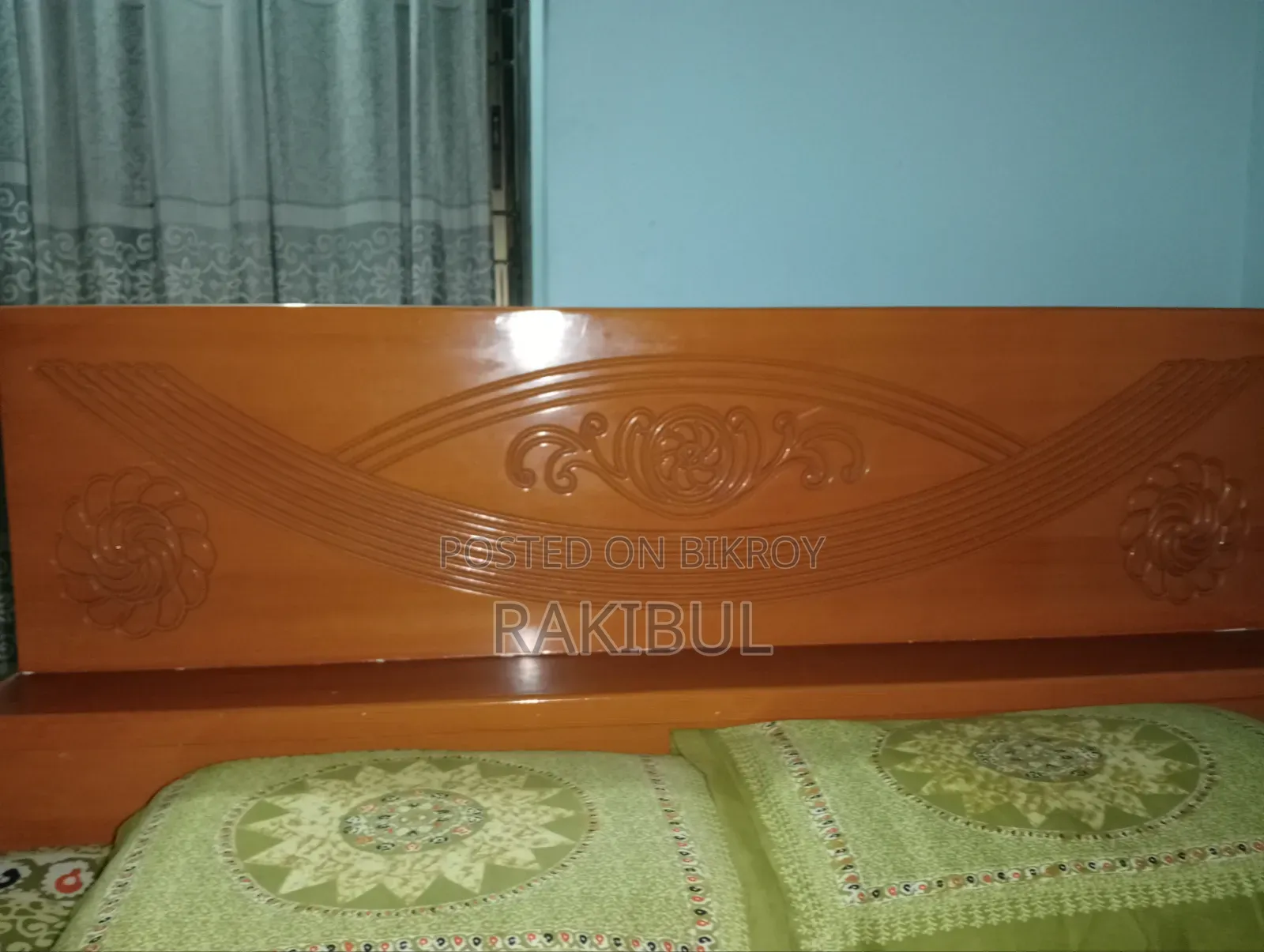 একটি সেমি বক্স বেড
