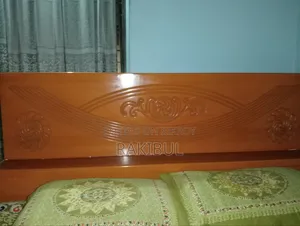 একটি সেমি বক্স বেড