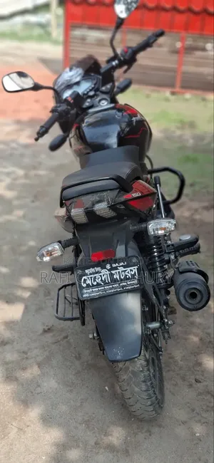 বাজাজ পালসার ১৫০ ২০২৫ ব্ল্যাক