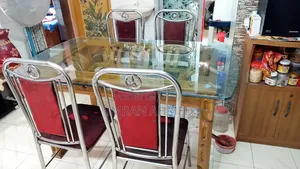 ডাইনিং টেবিল চেয়ার সহ বিক্রি হবে।