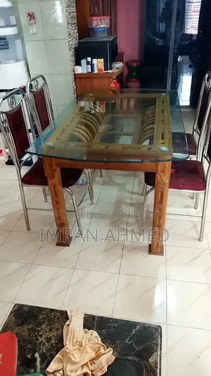 ডাইনিং টেবিল চেয়ার সহ বিক্রি হবে।