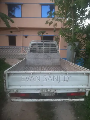 টয়োটা কেএম৭৫, ২০০২ সাদা