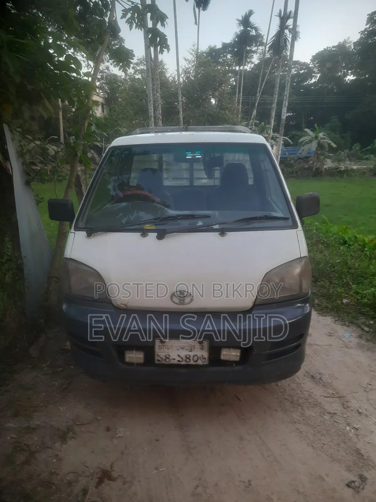 টয়োটা কেএম৭৫, ২০০২ সাদা
