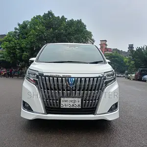 টয়োটা নোয়া ১.৮ এফডব্লিউডি হাইব্রিড (৭ সিটার) ২০১৮ পার্ল