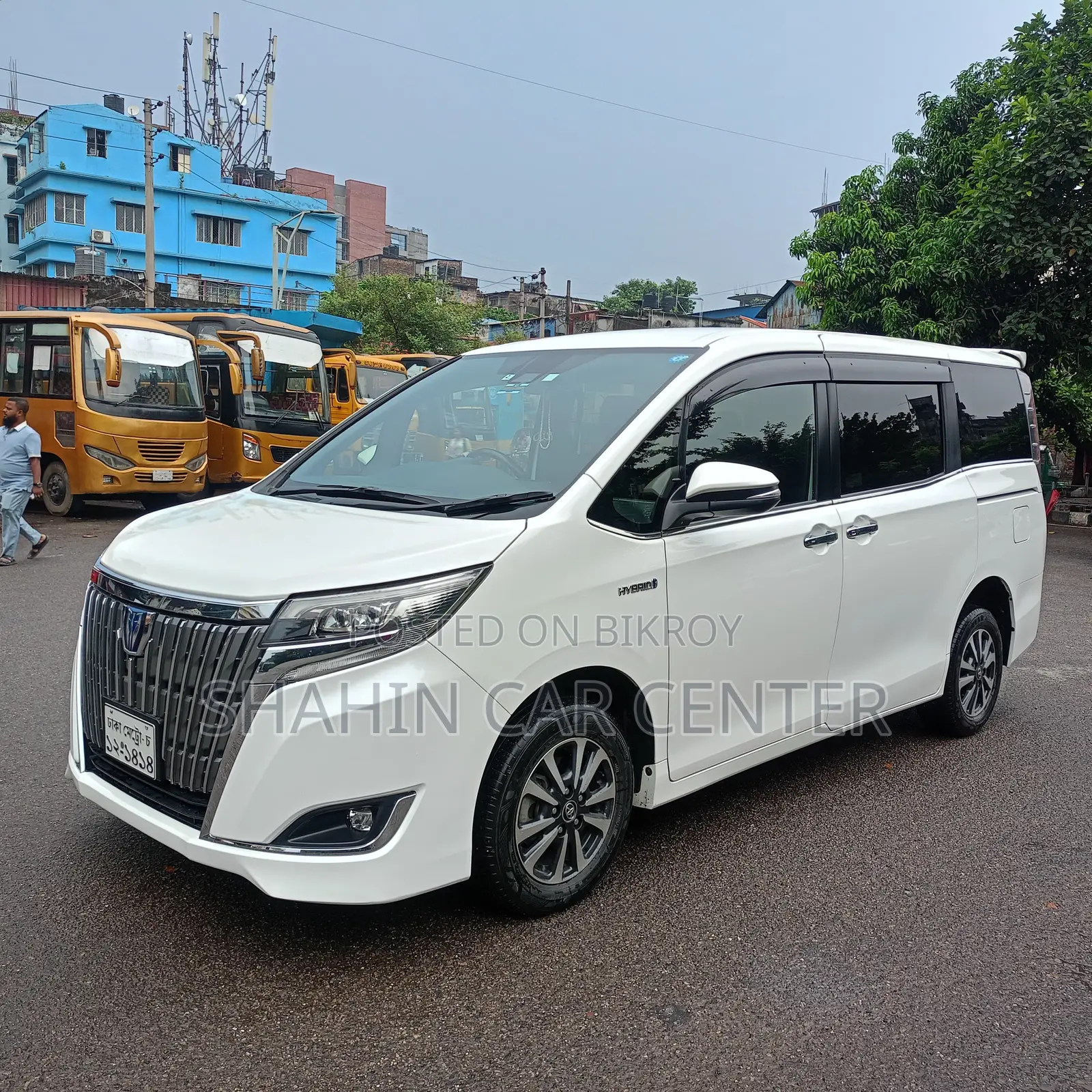 টয়োটা নোয়া ১.৮ এফডব্লিউডি হাইব্রিড (৭ সিটার) ২০১৮ পার্ল