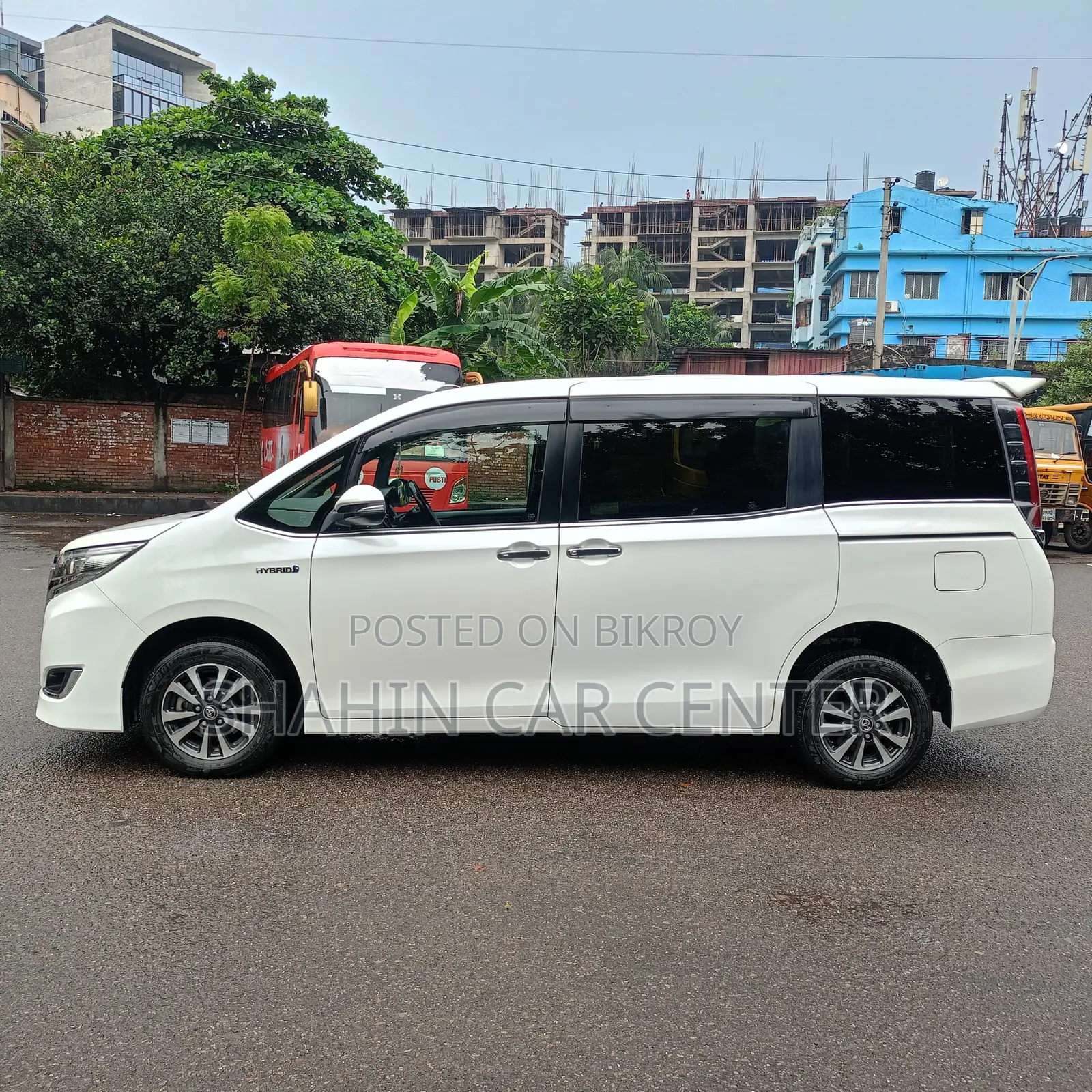 টয়োটা নোয়া ১.৮ এফডব্লিউডি হাইব্রিড (৭ সিটার) ২০১৮ পার্ল