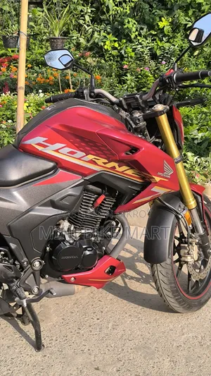 Honda Hornet 2.0 2024 Red