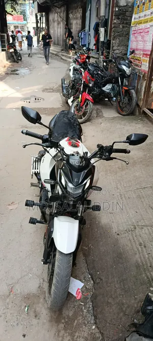 Hero Thriller 160R 2021 White