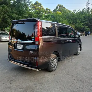 Toyota Noah 1.8 FWD Hybrid (7 seater) 2015 Black