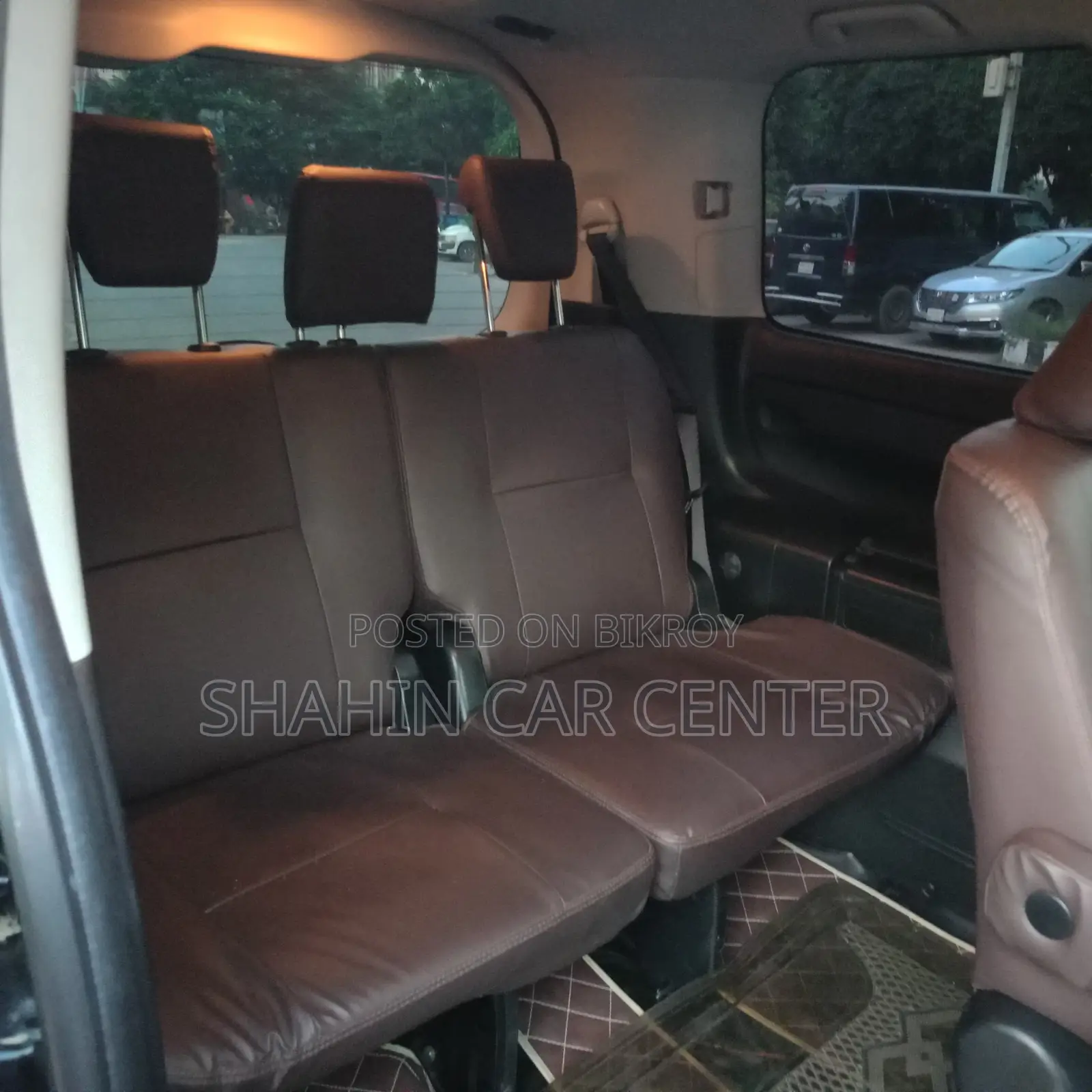 Toyota Noah 1.8 FWD Hybrid (7 seater) 2015 Black