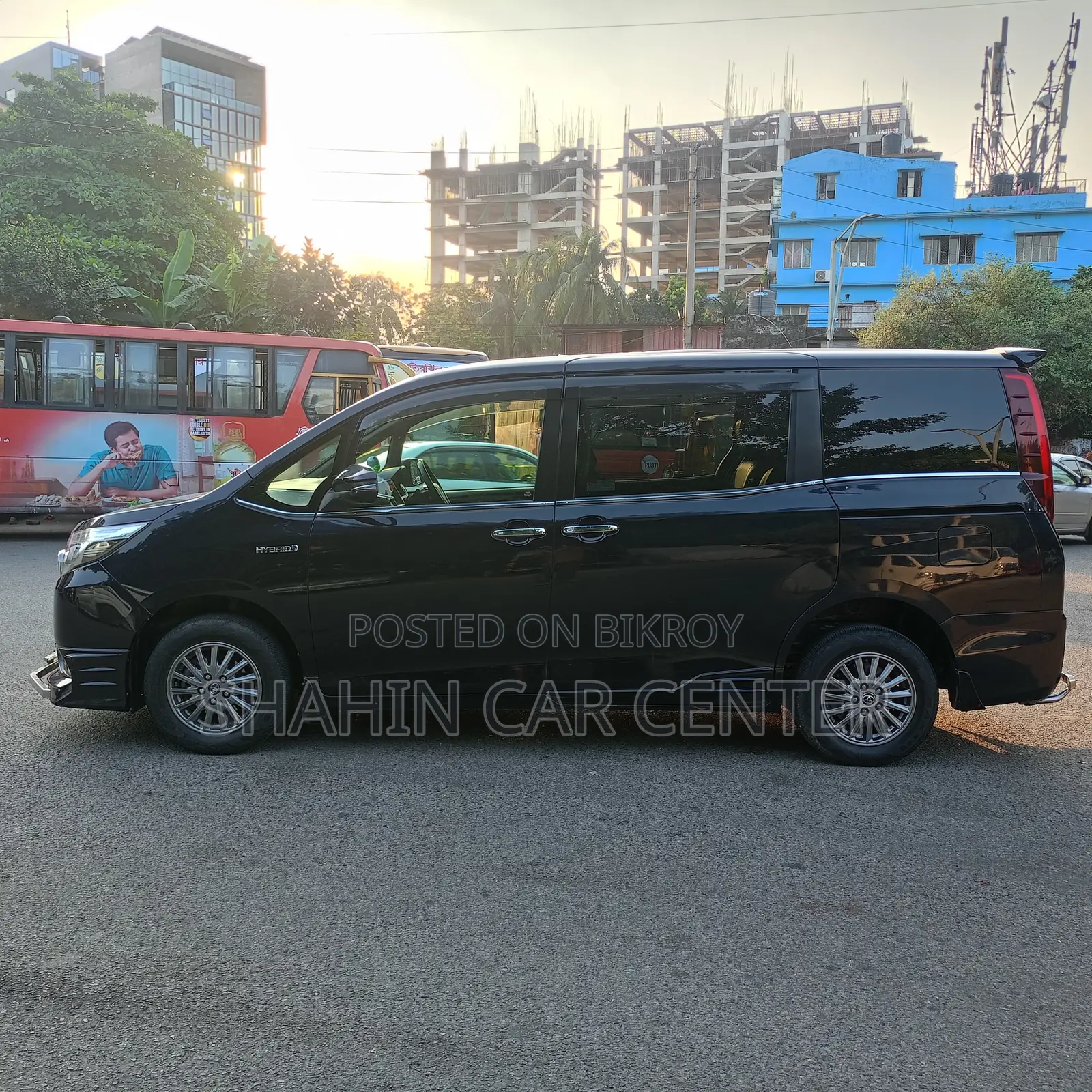 Toyota Noah 1.8 FWD Hybrid (7 seater) 2015 Black