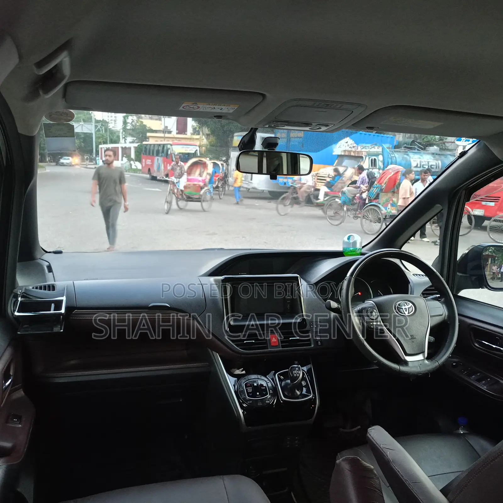Toyota Noah 1.8 FWD Hybrid (7 seater) 2015 Black