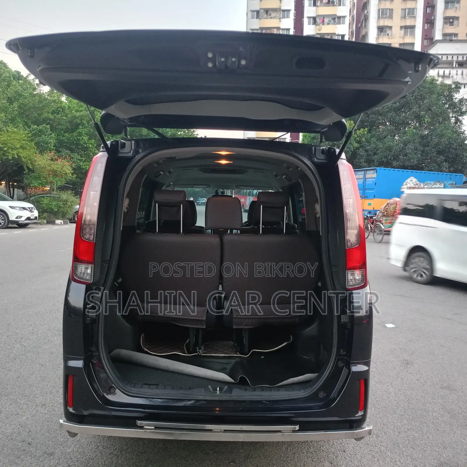 Toyota Noah 1.8 FWD Hybrid (7 seater) 2015 Black