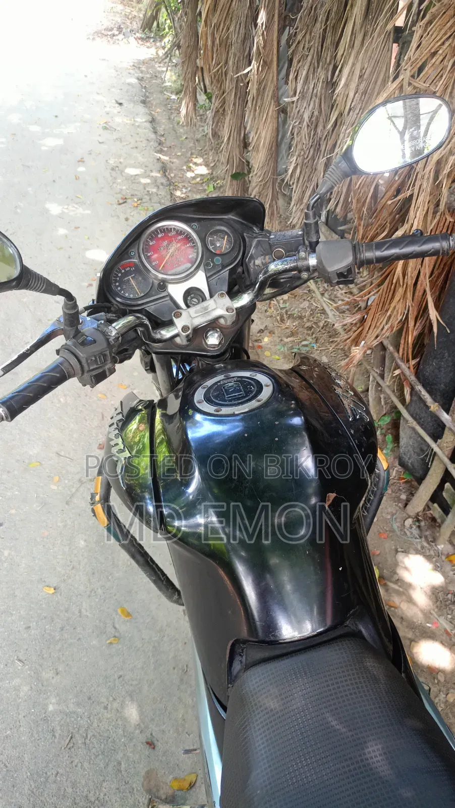 হিরো হাংক ২০১৬ কালো