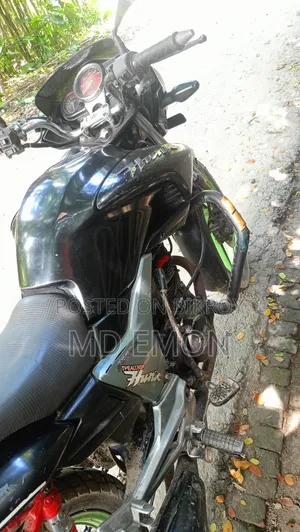 হিরো হাংক ২০১৬ কালো
