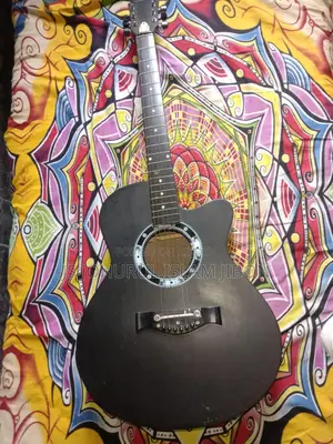 গিটার ব্ল্যাক