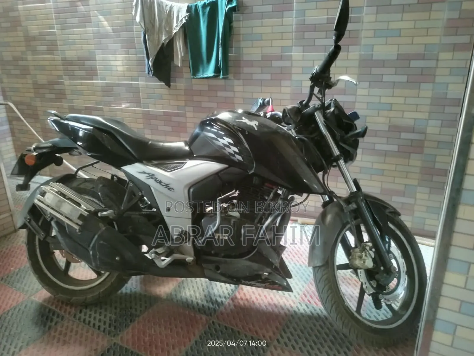 টিভিএস আপাচে আরটিআর ১৬০ ৪ভি ২০২৩ ব্ল্যাক