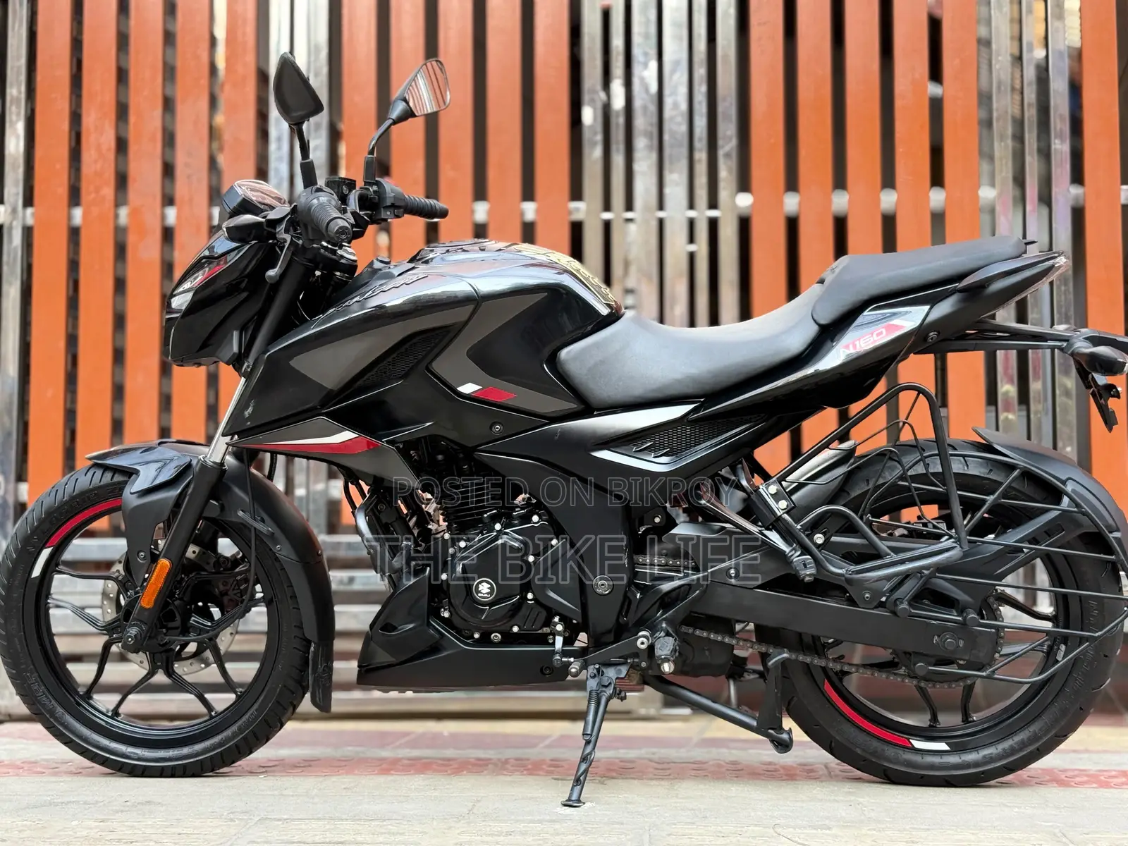 বাজাজ পালসার এন১৬০ ২০২৫ ব্ল্যাক