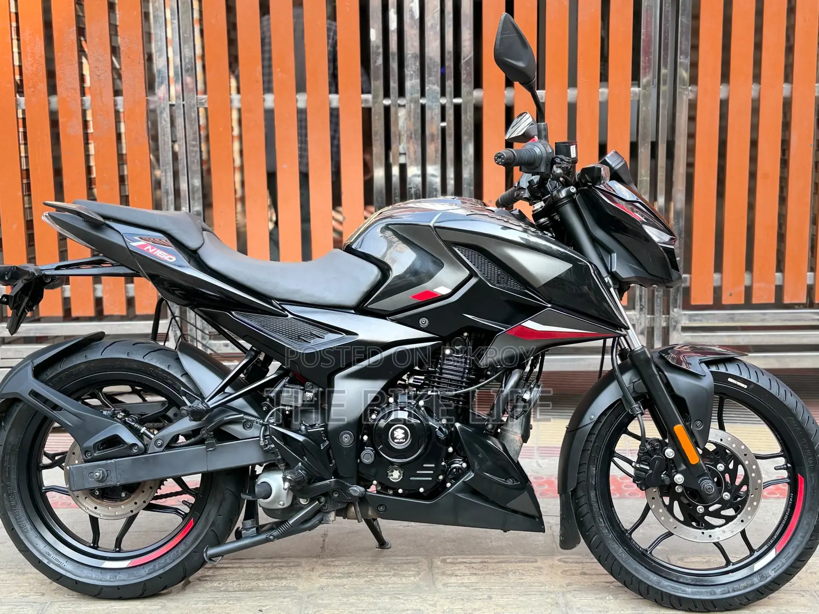 বাজাজ পালসার এন১৬০ ২০২৫ ব্ল্যাক