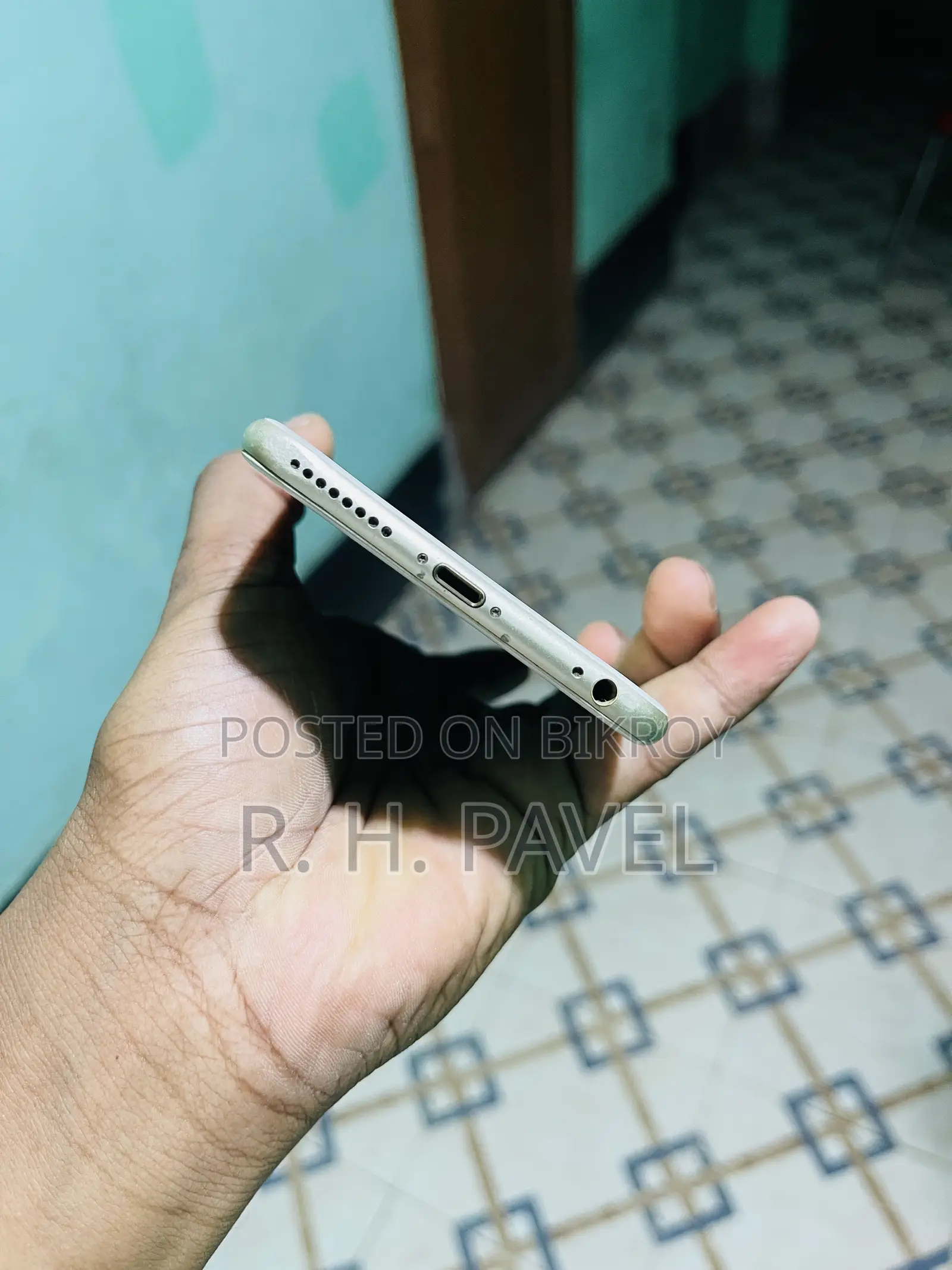 অ্যাপল আইফোন ৬ প্লাস ৬৪ জিবি হোয়াইট