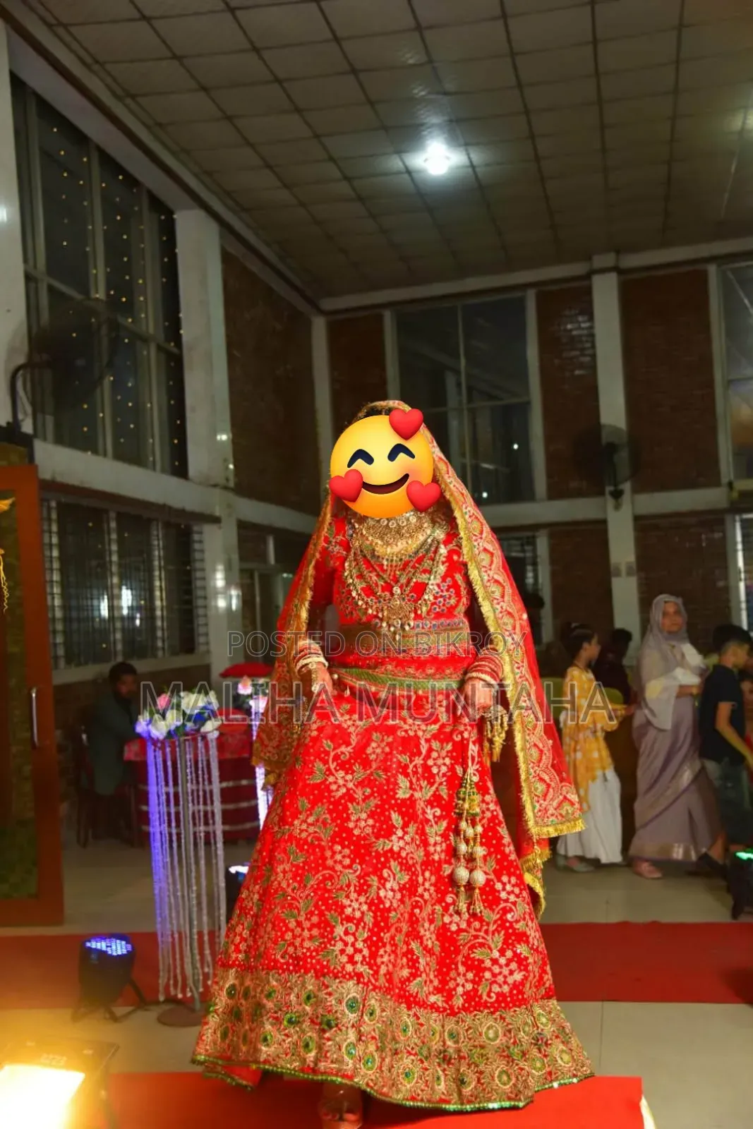 বিয়ের লেহেঙ্গা বিক্রি হবে ফ্রেশ।