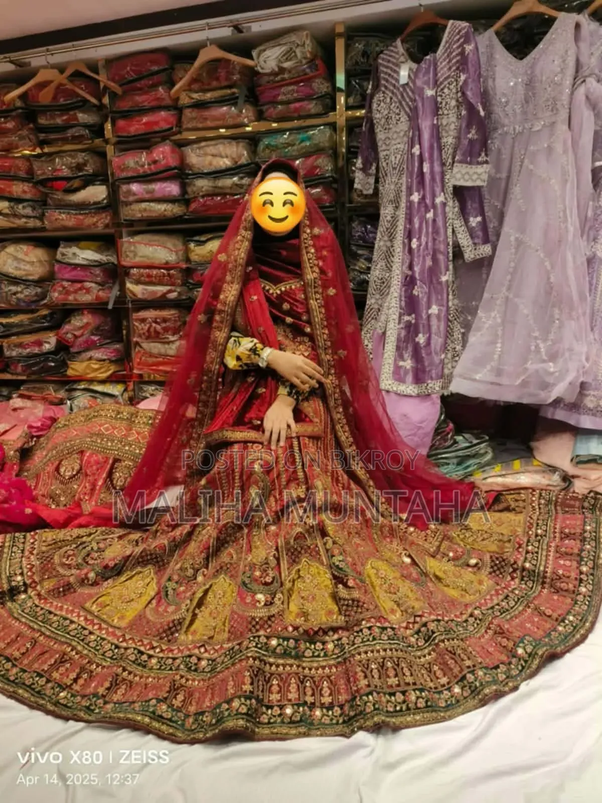 বিয়ের লেহেঙ্গা বিক্রি হবে ফ্রেশ।
