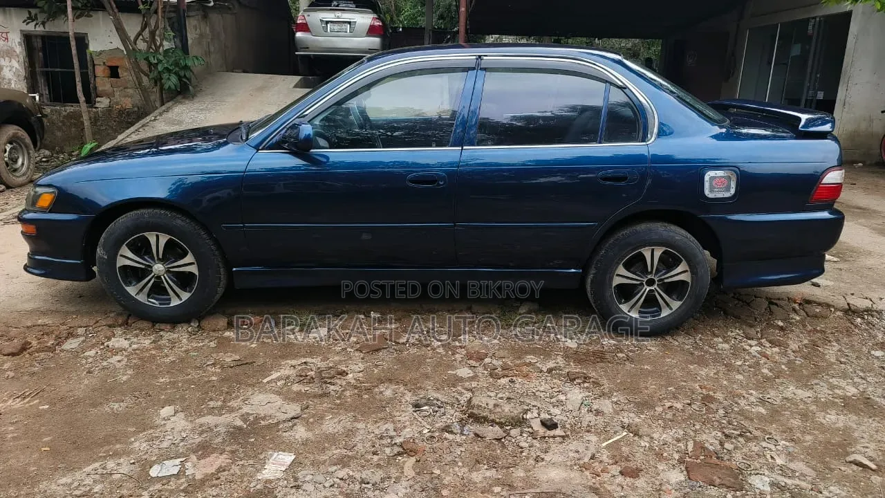 টয়োটা করোল্লা সেডান ১৯৯৫ ব্লু