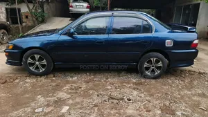 টয়োটা করোল্লা সেডান ১৯৯৫ ব্লু