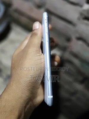 নিউ অ্যাপল আইফোন এসই (২০২০) ৬৪ জিবি হোয়াইট