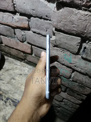 নিউ অ্যাপল আইফোন এসই (২০২০) ৬৪ জিবি হোয়াইট