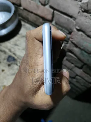 নিউ অ্যাপল আইফোন এসই (২০২০) ৬৪ জিবি হোয়াইট