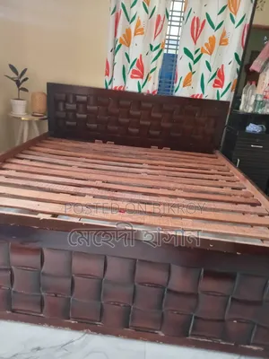 পুরাতন ফার্নিচার নতুন কন্ডিশনের