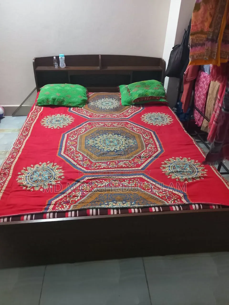এই খাঁটটি বিক্রি করব।