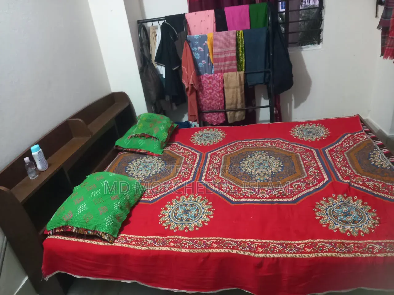 এই খাঁটটি বিক্রি করব।