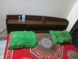 এই খাঁটটি বিক্রি করব।