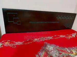 একদম নতুনের মতো মালয়েশিয়ান কাঠের ৫/৭ খাট বিক্রি হবে