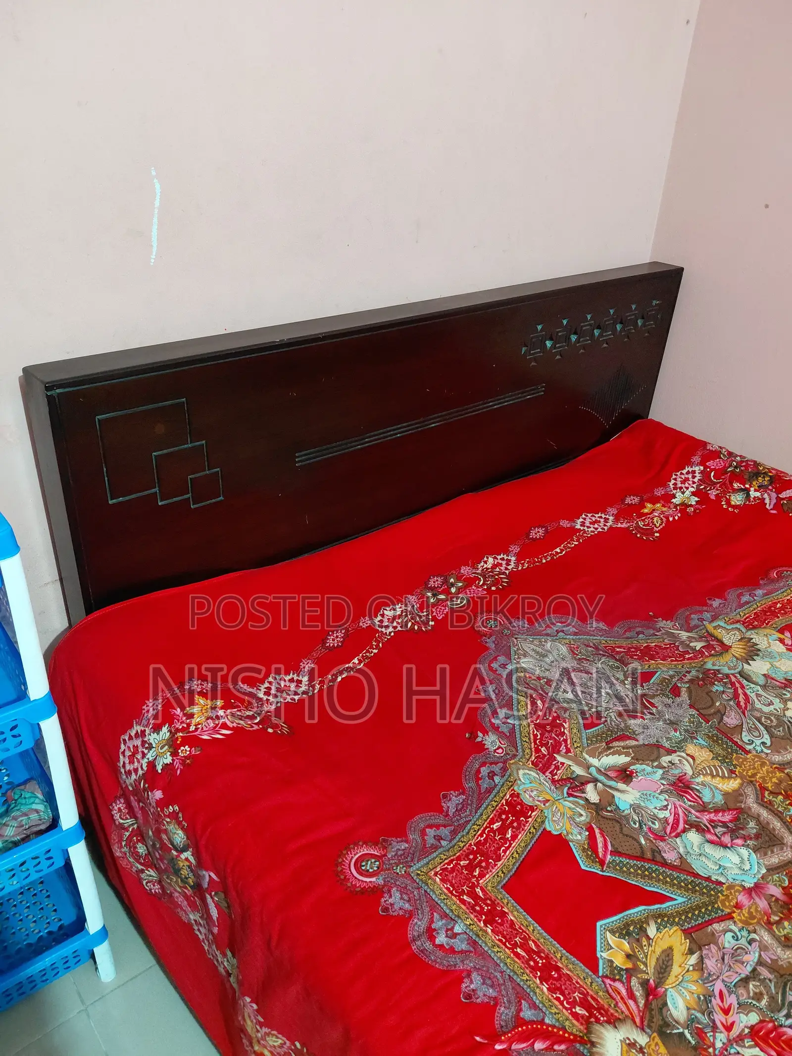 একদম নতুনের মতো মালয়েশিয়ান কাঠের ৫/৭ খাট বিক্রি হবে