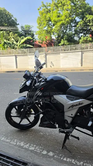 নতুন টিভিএস আপাচে আরটিআর ১৬০ ৪ভি ২০২৩ কালো