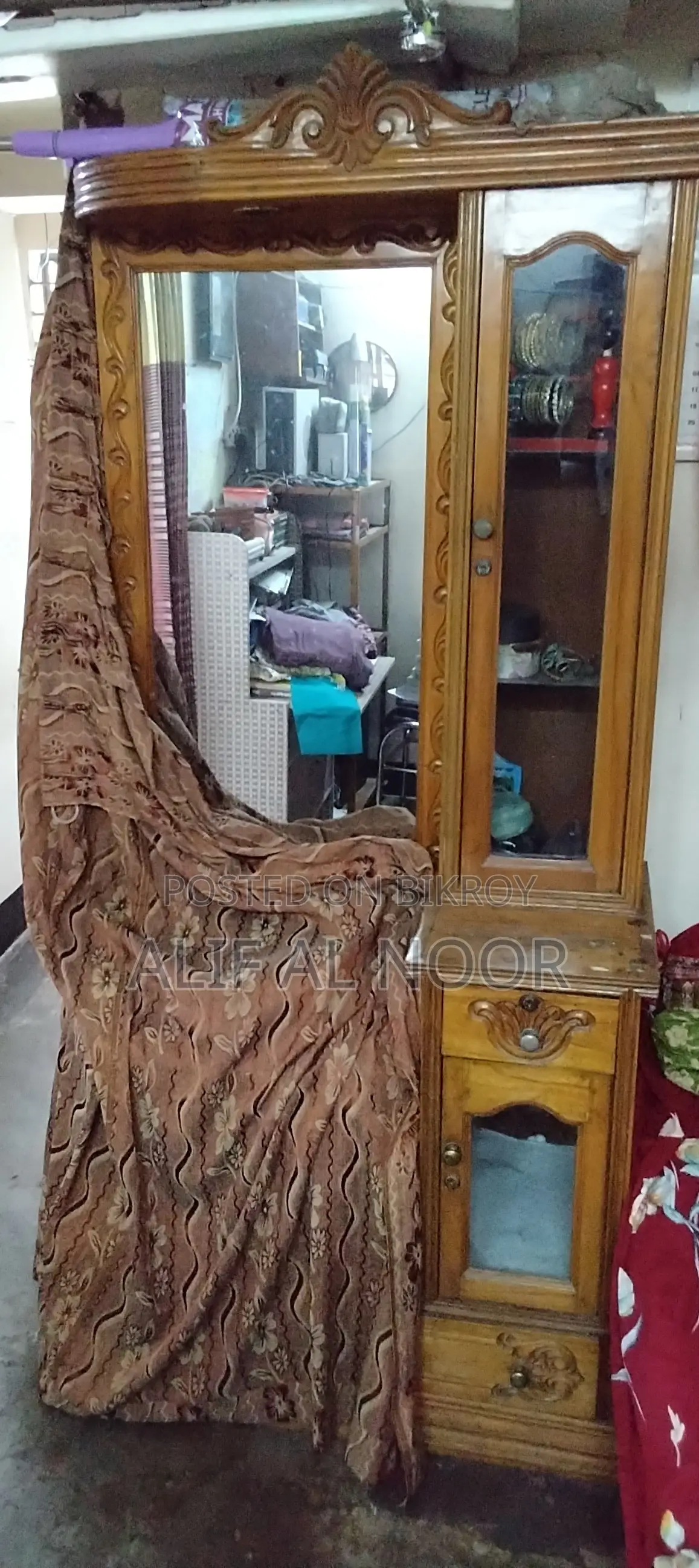 ড্রেসিং টেবিল