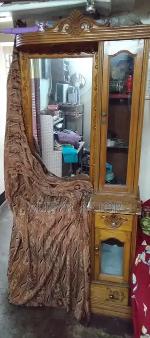ড্রেসিং টেবিল