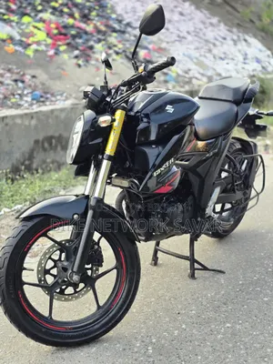 সুজুকি জিক্সার ২০২১ কালো