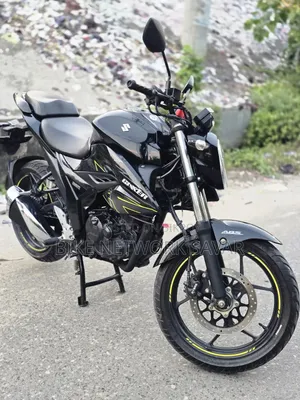 সুজুকি জিক্সার ২০২৪ কালো