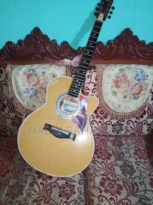 এই গিটারটি বিক্রয় করা হবে।