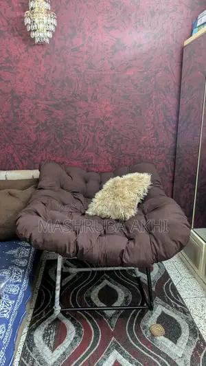 Almost New Semi-Jumbo Lounge Chair for Sale