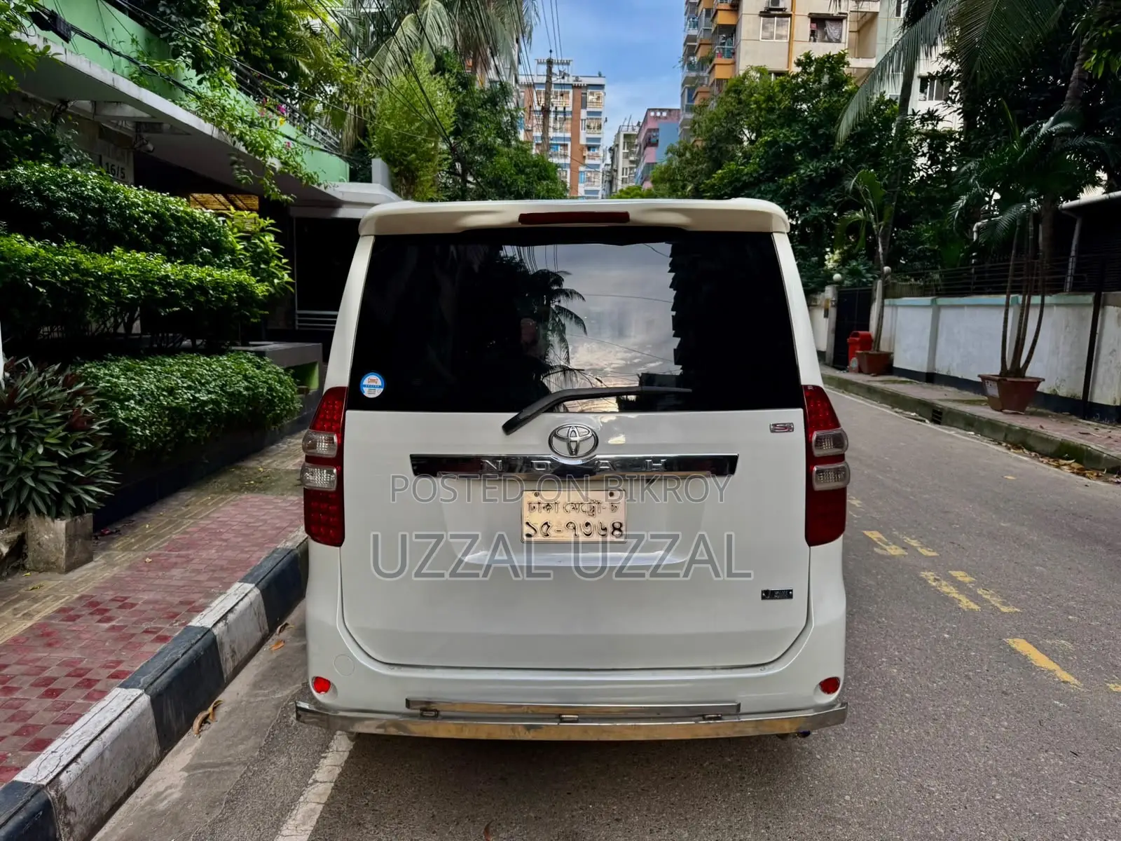 টয়োটা নোয়া ২.০ ১৪৩এইচপি এডব্লিউডি (৭ সিটার) ২০১২ পার্ল