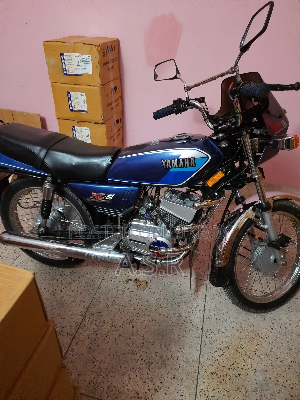 ইয়ামাহা ১৯৯৯ নীল
