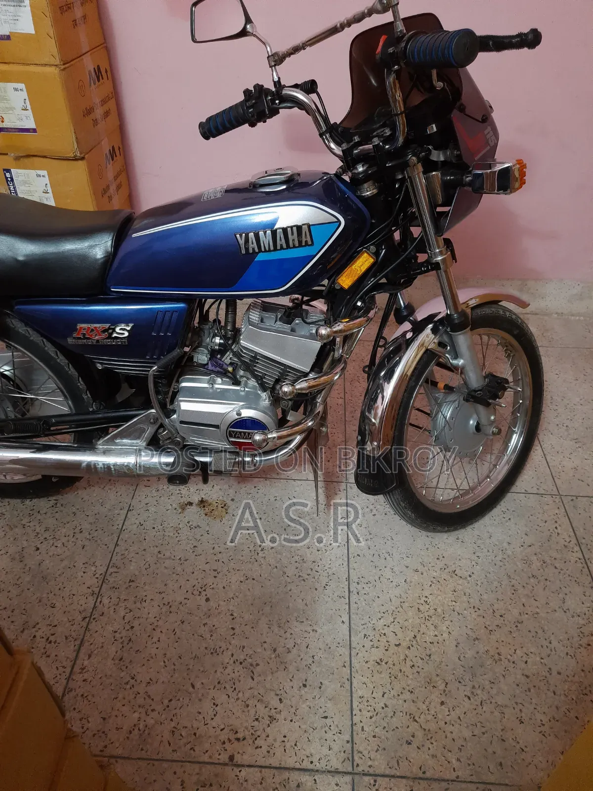 ইয়ামাহা ১৯৯৯ নীল