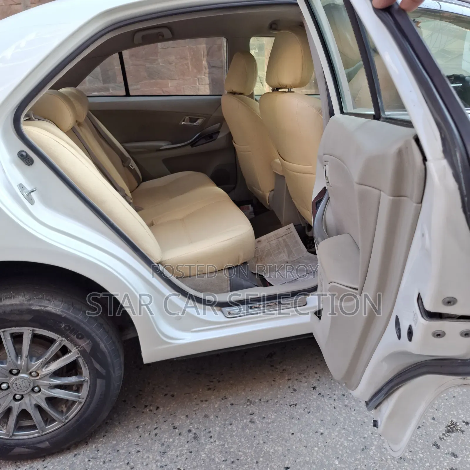 টয়োটা প্রমিও ২০১২ পার্ল